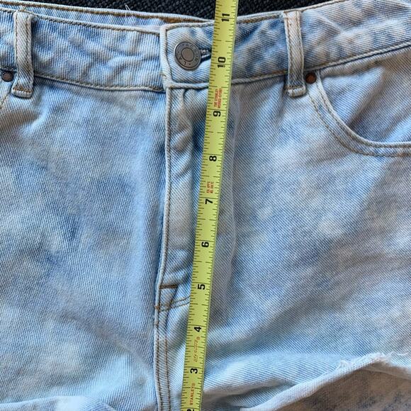 Pacsun Light Wash Distressed Denim Shorts Size 26 - Picture 6 of 9